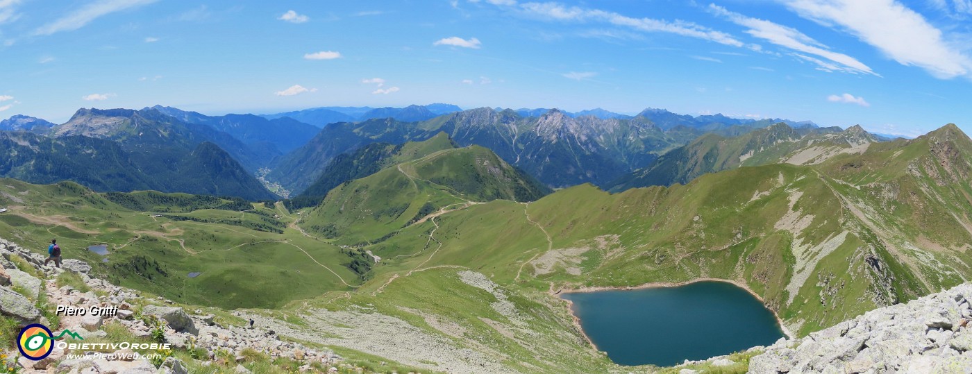27 Ampia vista panoramica , si vede bene il percorso di salita dal Montebello al Lago Moro e al Corno Stella.jpg